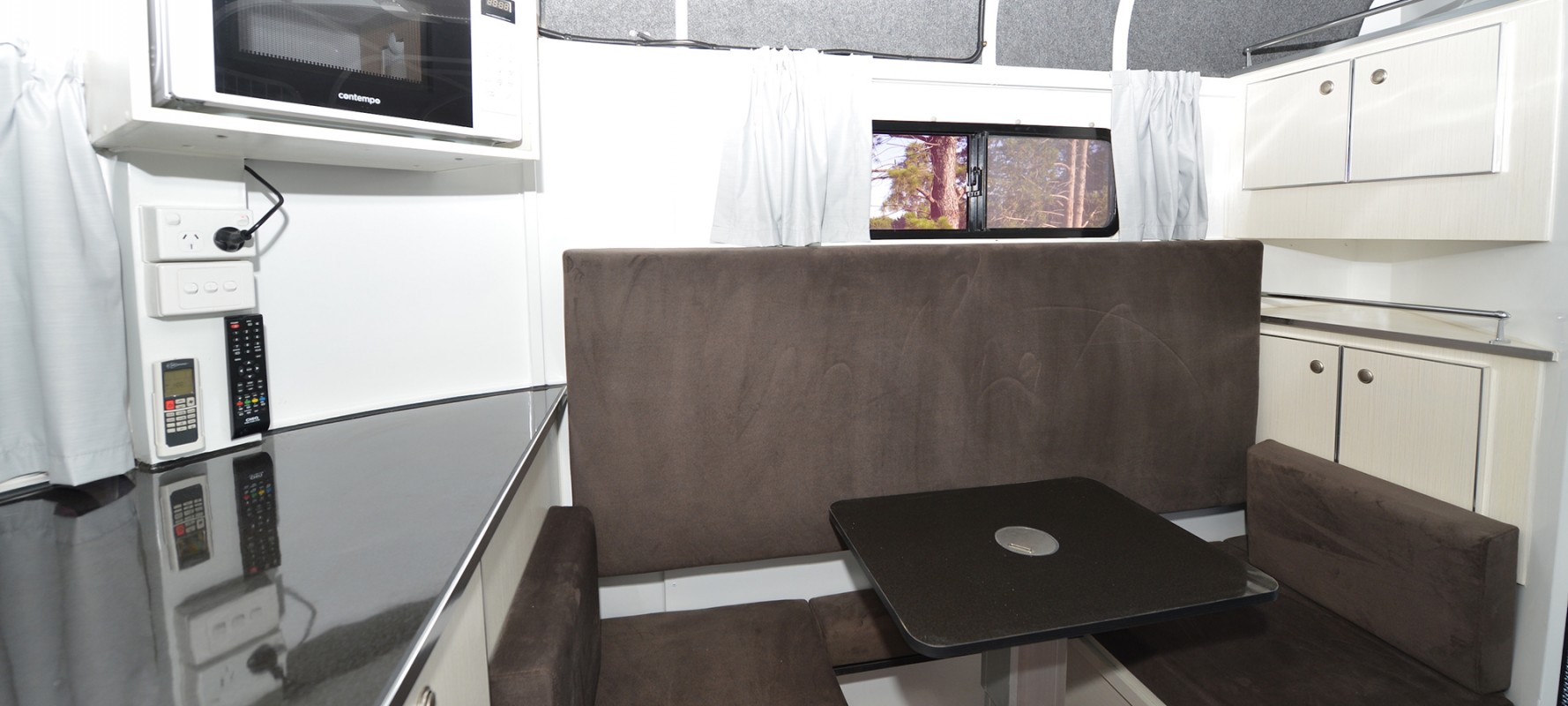 L&B Floats Custom horse floats, 2 horse floats, 3 horse floats