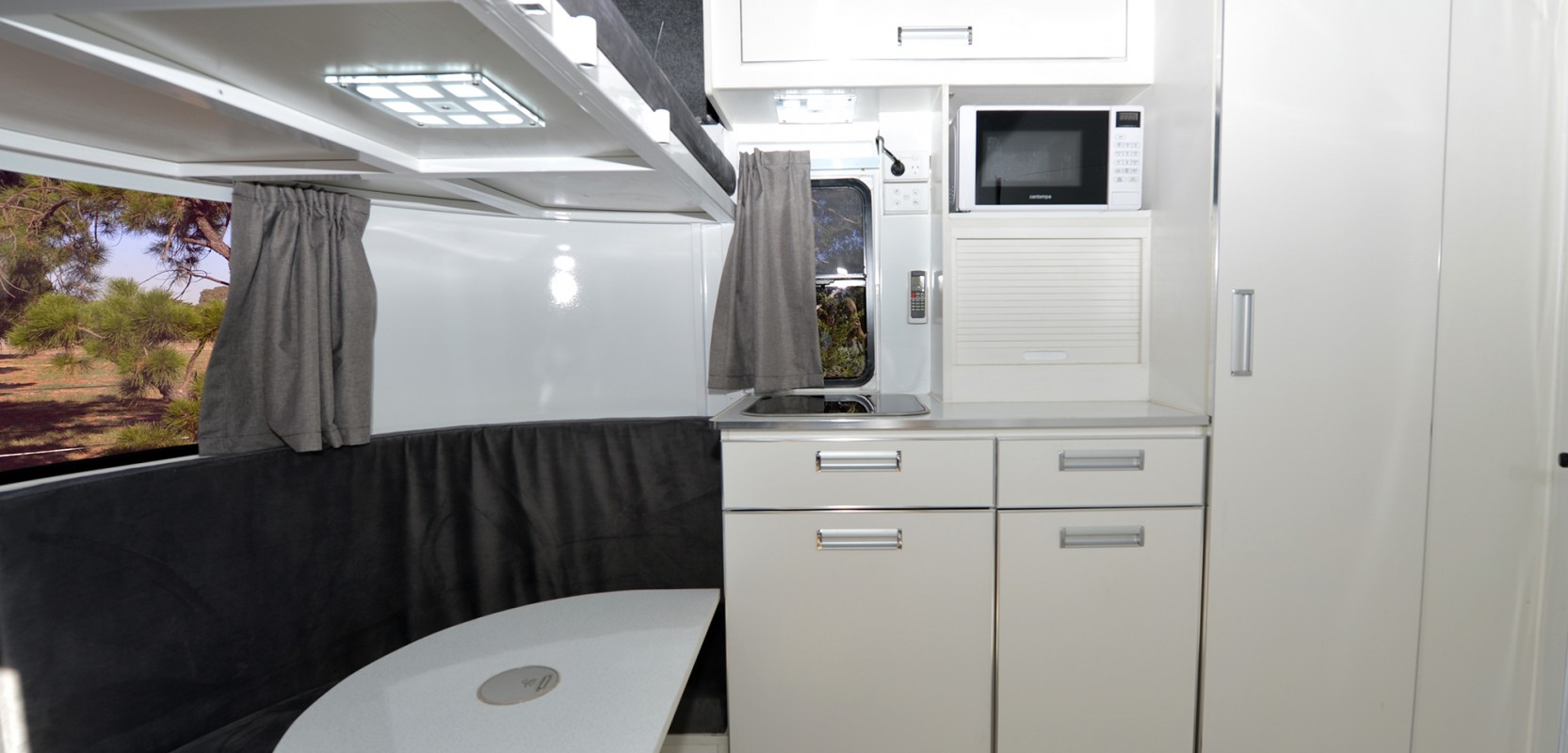 L&B Floats Custom horse floats, 2 horse floats, 3 horse floats